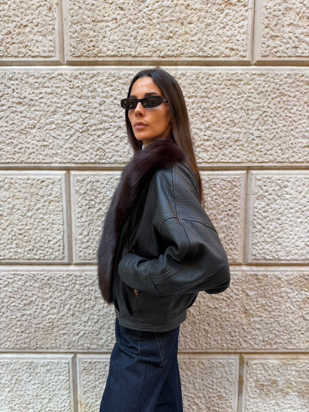Giacca nera con pelo marrone