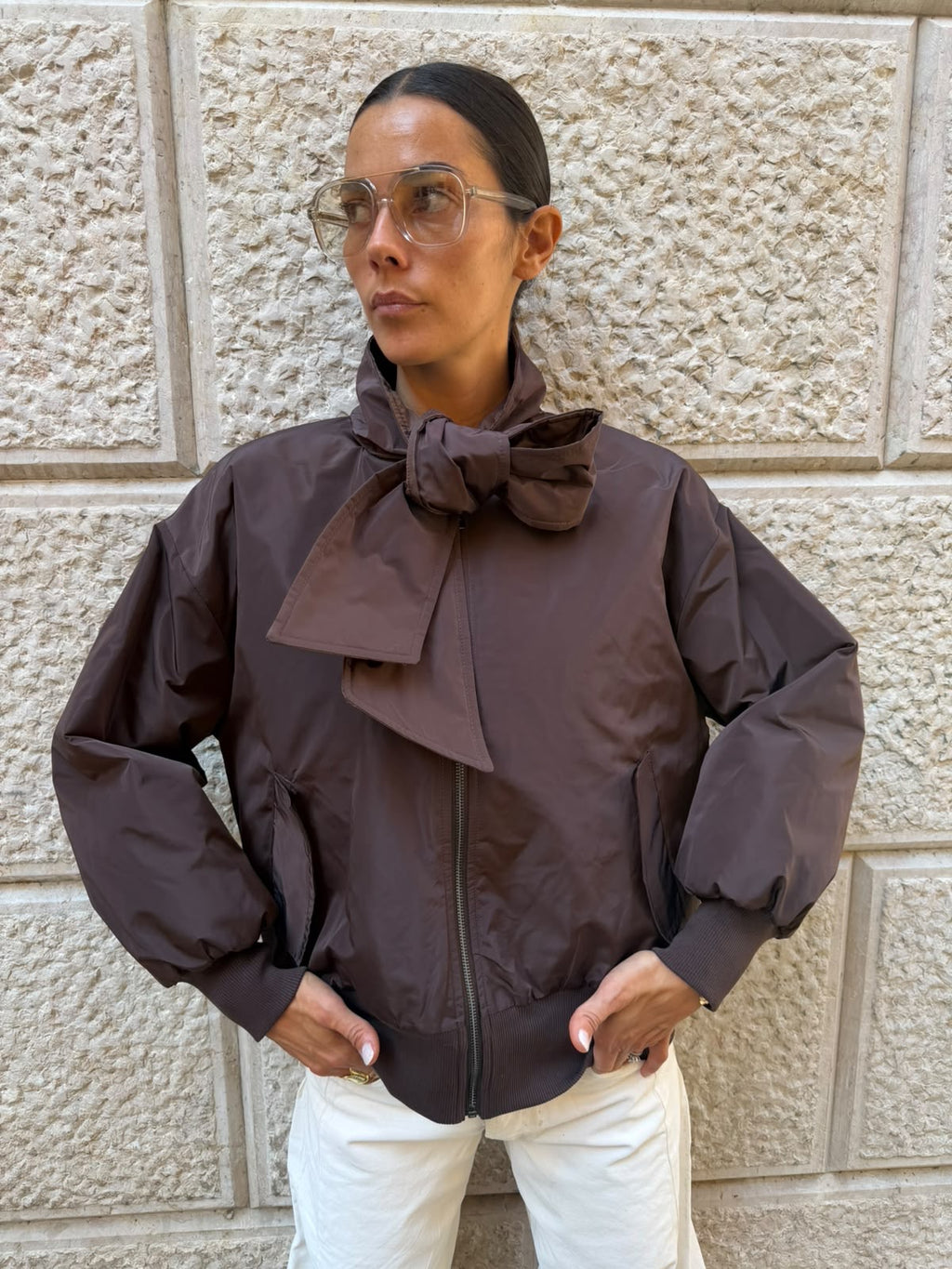 Giacca bomber leggera con fiocco e trapunta interna