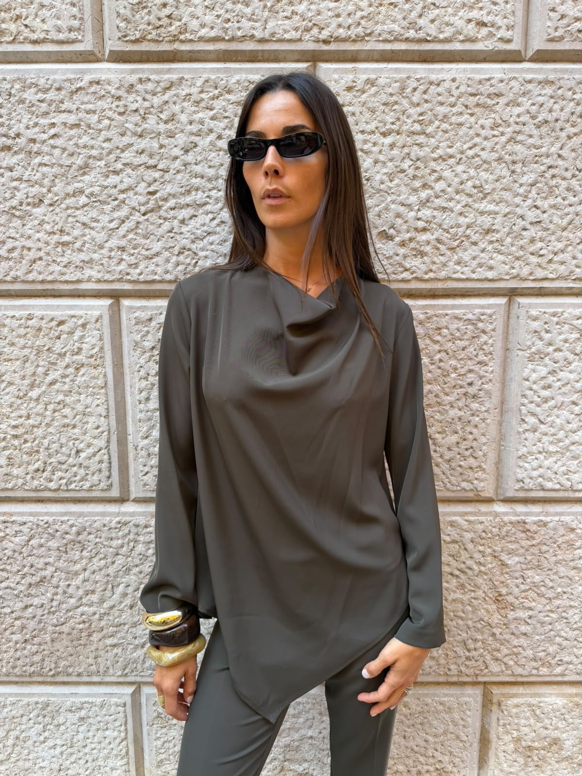 Completo in cady con blusa e pantalone