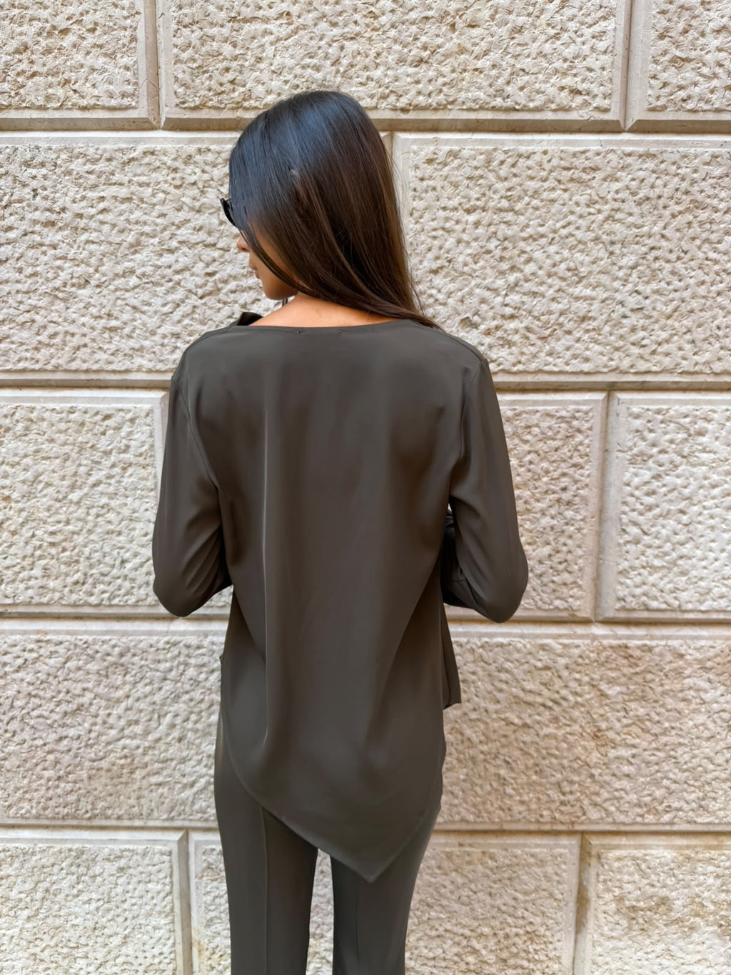 Completo in cady con blusa e pantalone