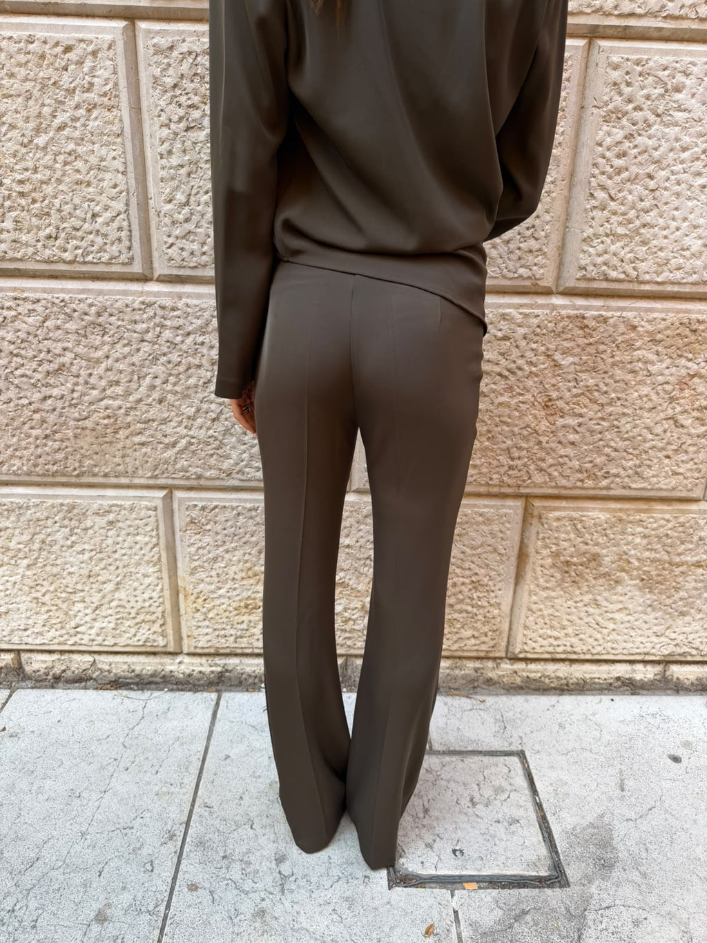 Completo in cady con blusa e pantalone