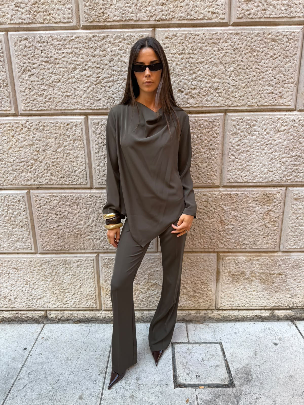 Completo in cady con blusa e pantalone