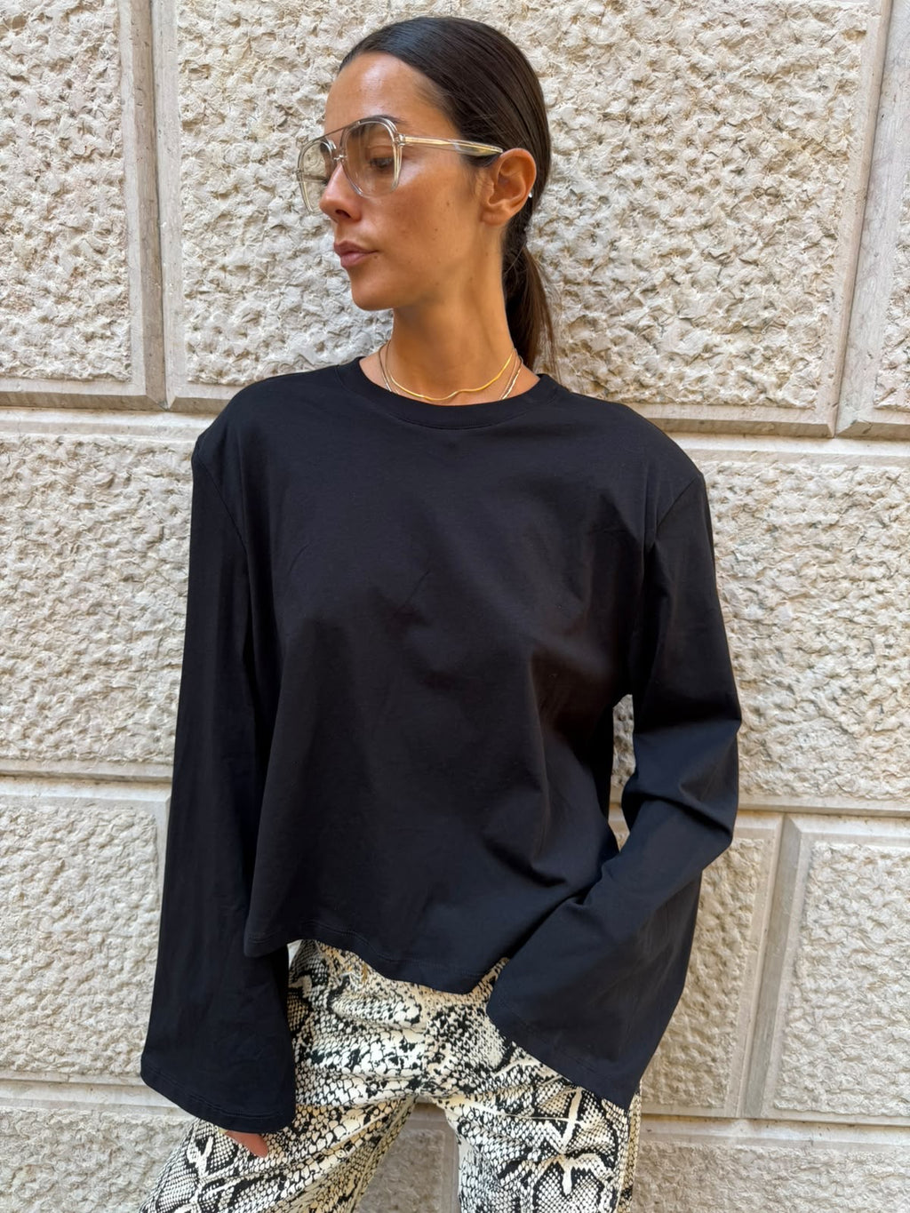 Maglia over con maniche ampie e spalla strutturata
